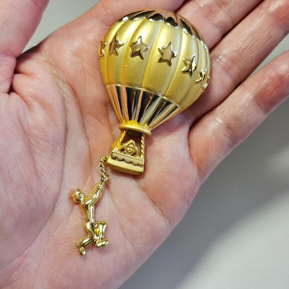 Ajc Jewelry - AJC gold tone hot air balloon brooch